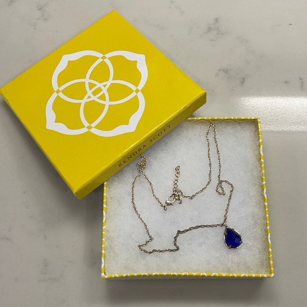 Kendra Scott necklace